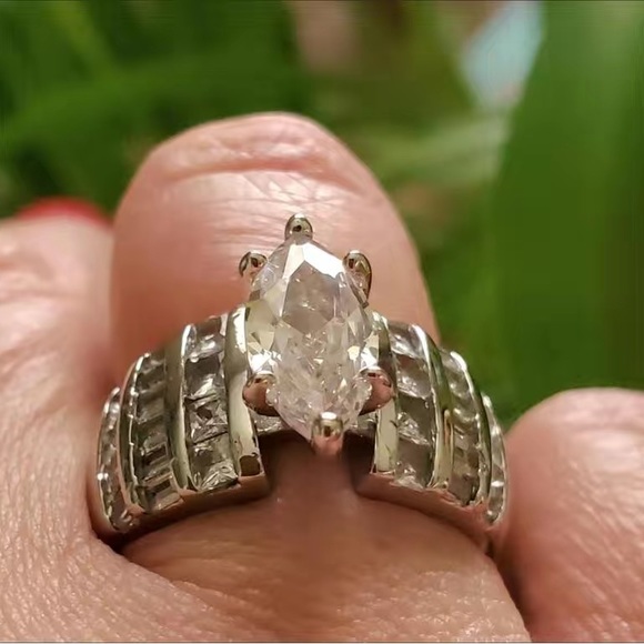 New Women’s 925 Silver Beautiful Diamond Ring - Picture 9 of 10